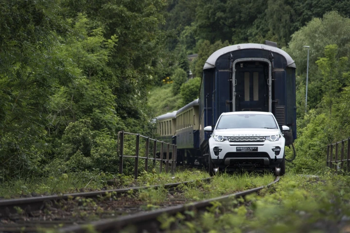Land Rover used a Discovery Sport to tow 10-tonnes worth of train