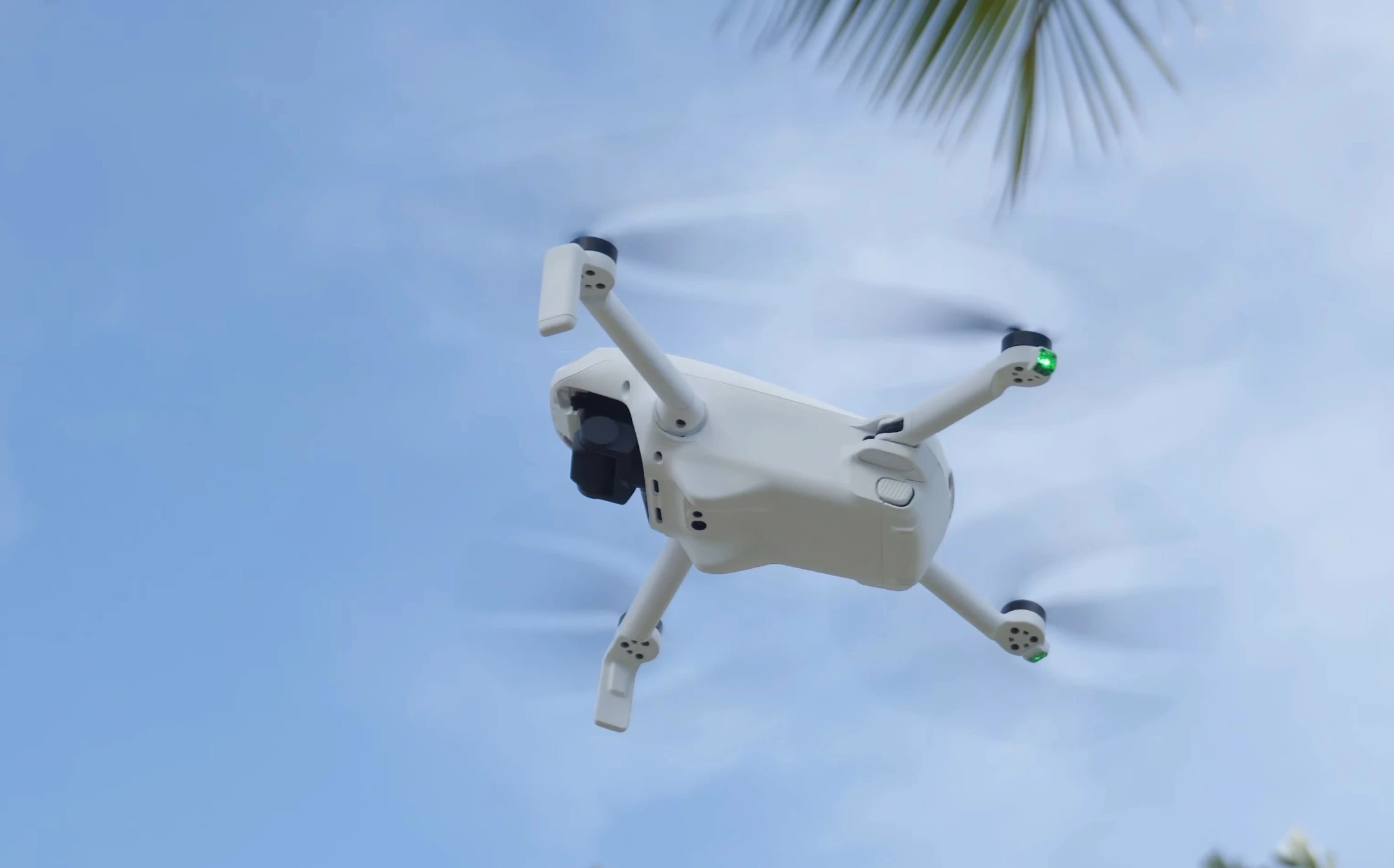 The Skyrover S1 can transfer HD video up to 12 km for real-time viewing