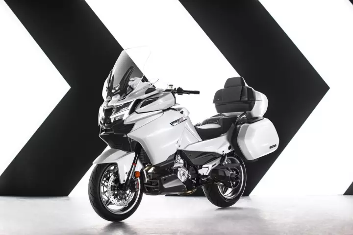 The CFMoto 1250TR-G is a serious luxury touring bike using high-grade components