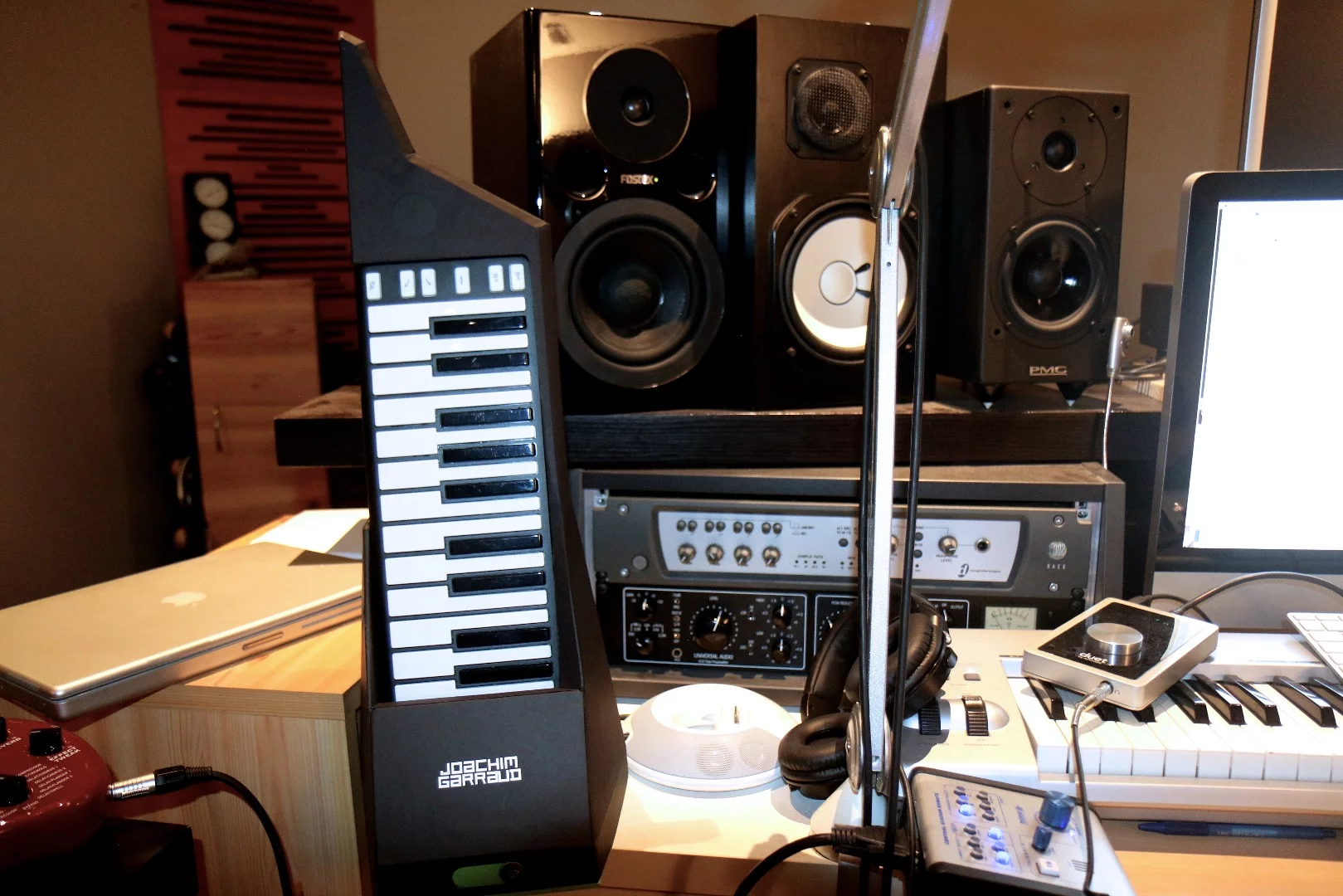 Producer Box backers are being given the opportunity to open up each song in Ableton Live 9 Standard Edition and take a look under the hood to see how everything is put together