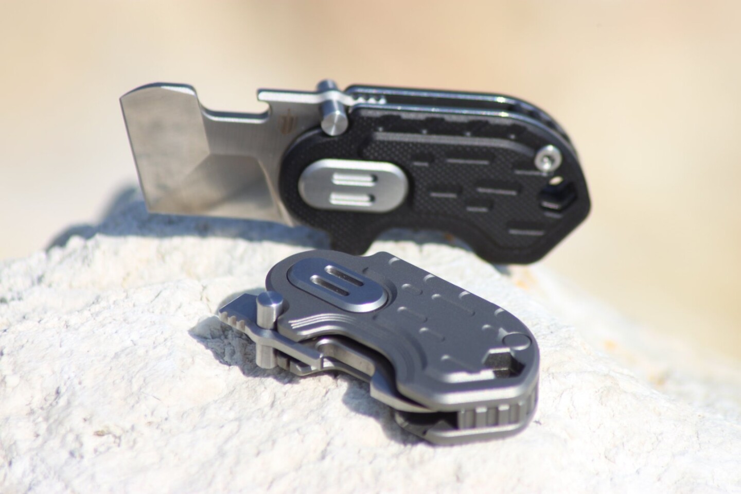 Dincman is offering the Pocket Rhino with either a titanium or steel handle through his crowdfunding campaign