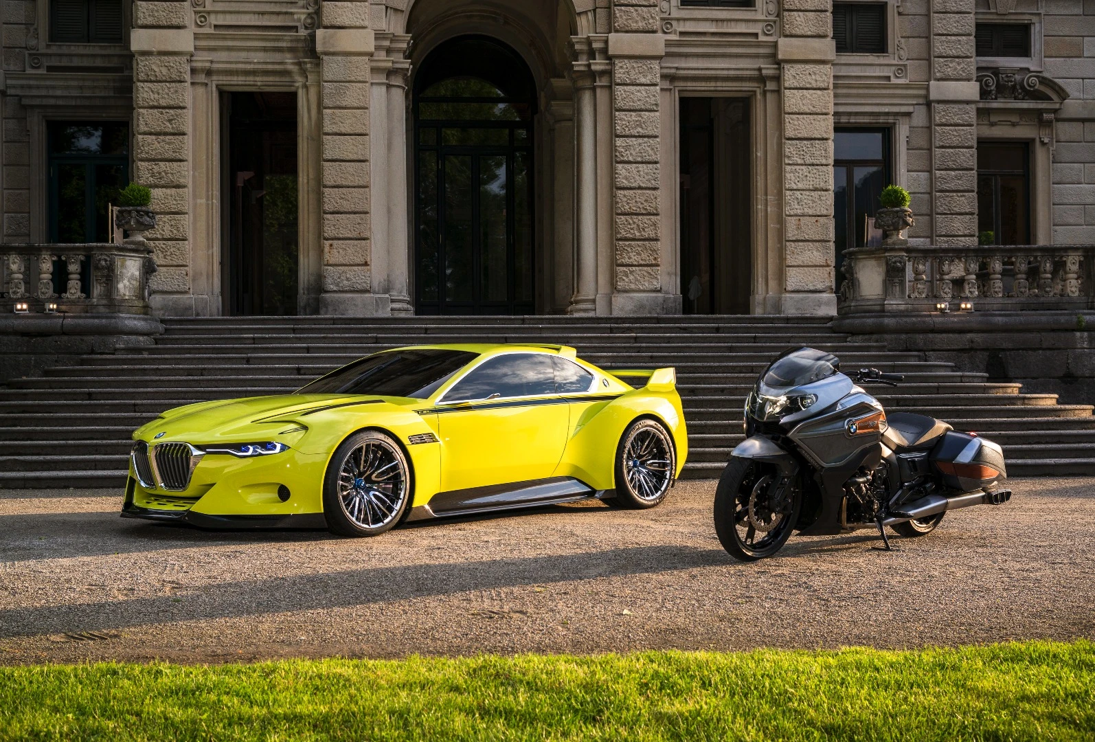 BMW has taken the wraps off a tribute to its legendary 3.0 CSL at the Concorso d’Eleganza Villa d’Este. The 3.0 CSL Hommage is an attempt to recreate the magic of the classic coupe using modern lightweight materials and some very un-1970s technology and styling. That's the Concept 101 BMW motorcycle beside the Hommage.