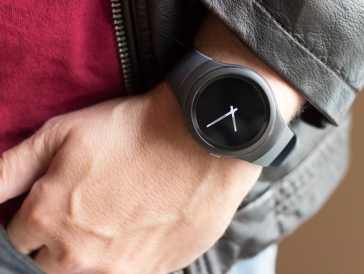This standard version of the Gear S2 looks sharper than we expected it to