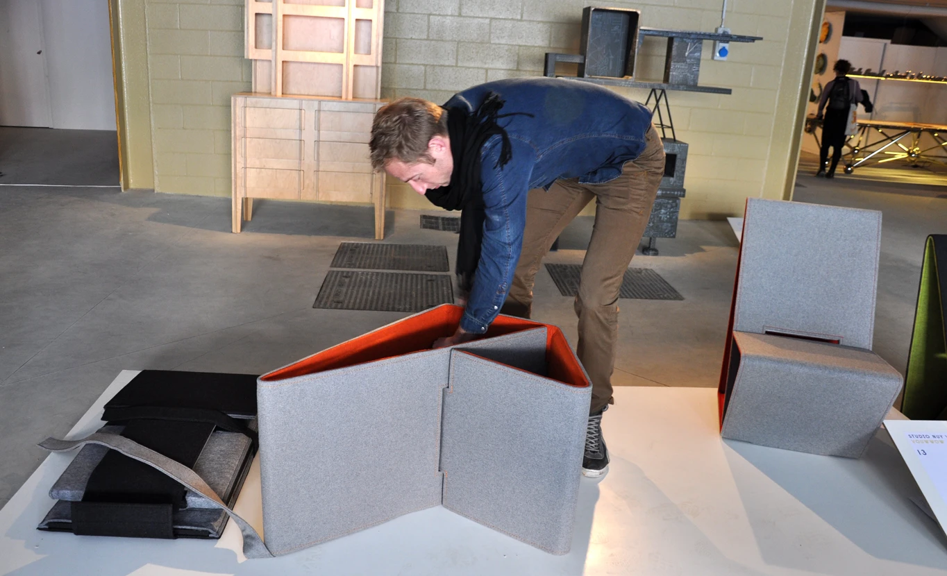The chair is fixed together with a strong Velcro strip (photo: Edoardo Campanale/Gizmag)