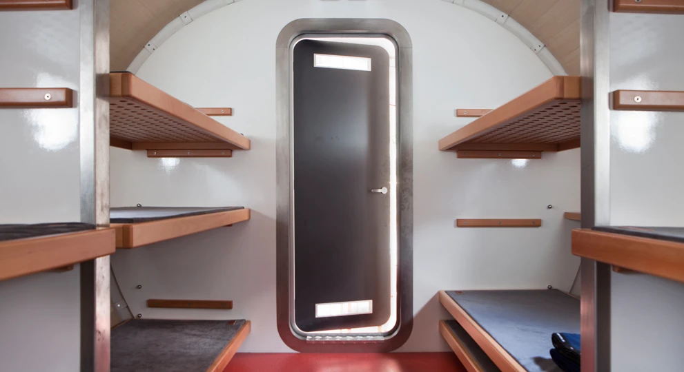 The sleeping unit has flexible bunks according to the number of guests (image: LEAPfactory)