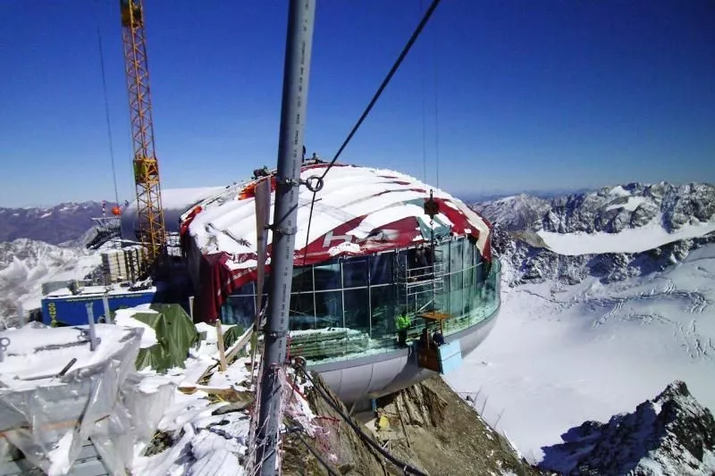 Construction of the Wildspitzbahn cable car and visitor center (Image: Pitztaler Gletscherbahn)