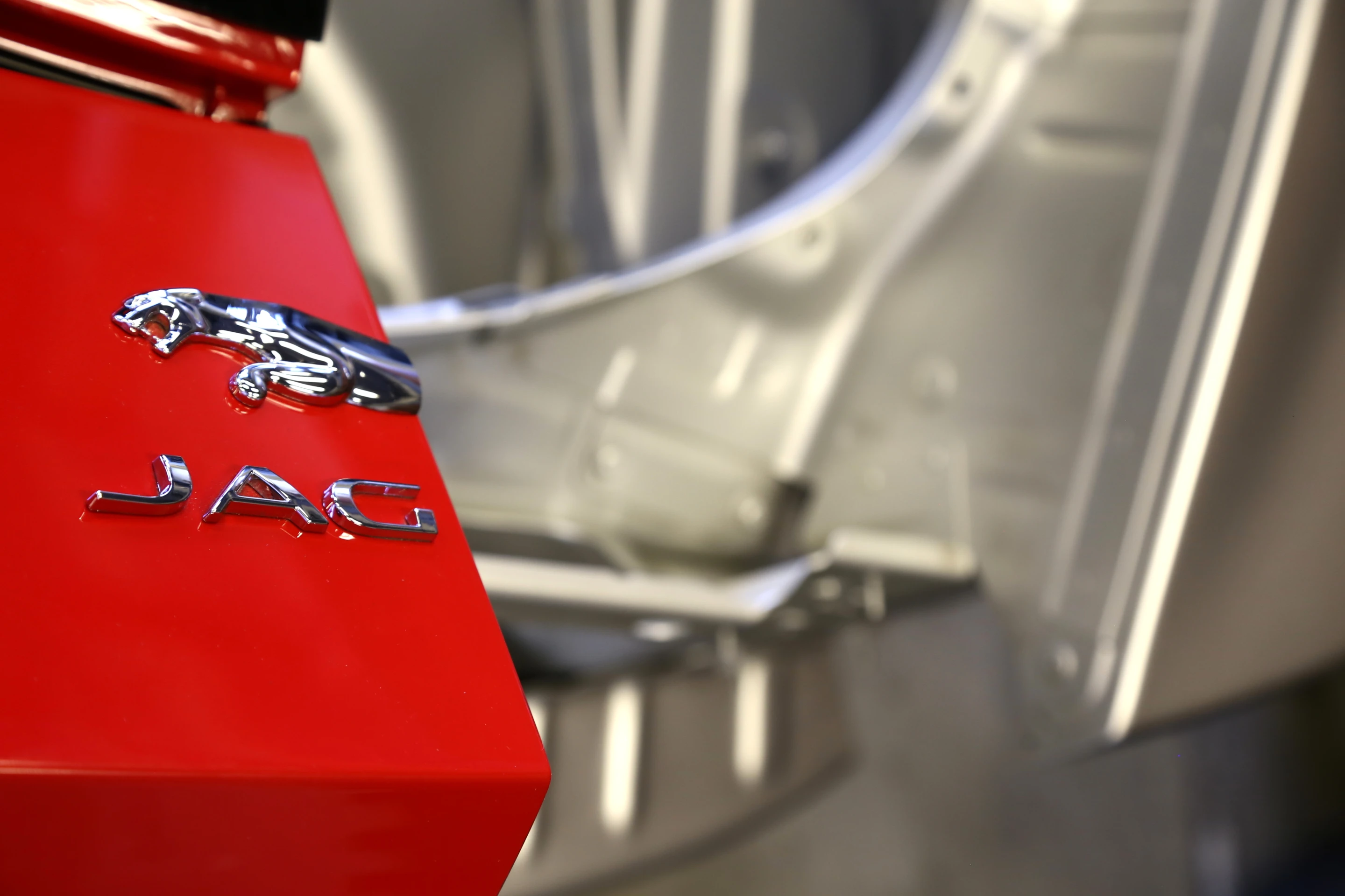 Jaguar's dissected F-type at the Laguna Seca track provided a unique look into the car's aluminum build and architecture (Photo: Angus MacKenzie/Gizmag.com)
