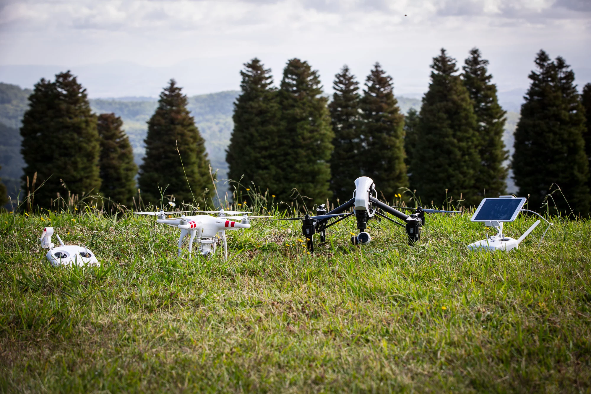 DJI Inspire 1: larger and twice as heavy as the Phantom 2 Vision+ (Photo: Noel McKeegan/Gizmag.com)