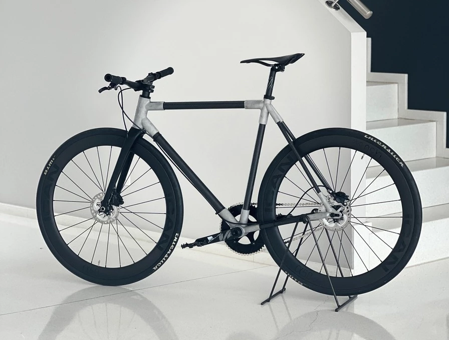 At 15.6 lb, Core Technologie's prototype bike is a lightweight, easy-to-construct singlespeed