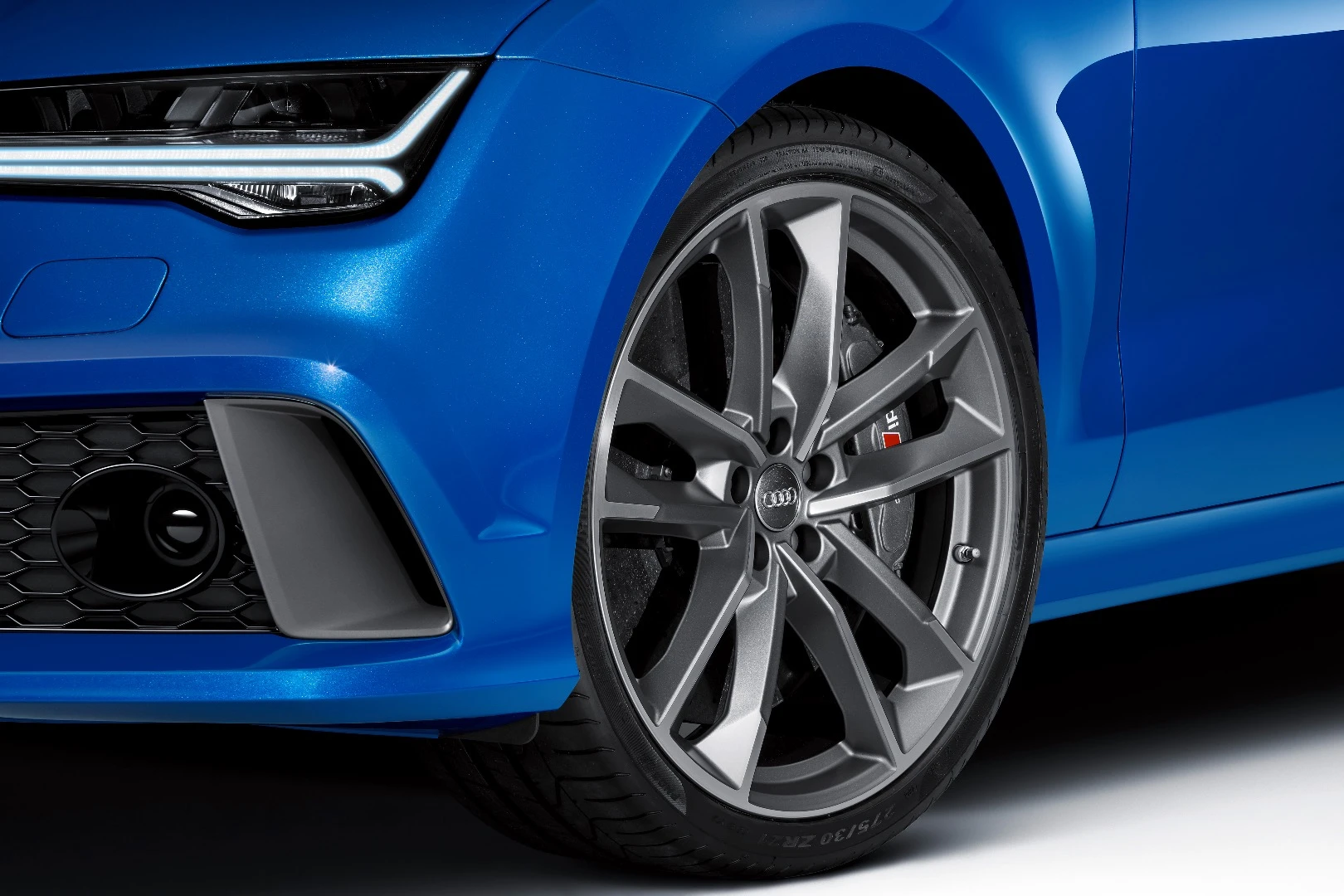 21 inch wheels are one of the few design tweaks that set the Performance cars apart from a regular RS