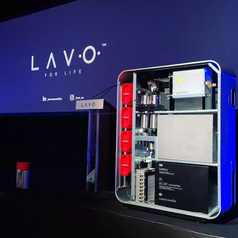 Pulling the cover off reveals a surprise: the 40 kWh worth of hydrogen is kept in those four small red containers on the left, and the rest of this big ol' cabinet is taken up with the battery, electrolyzer and fuel cell stack