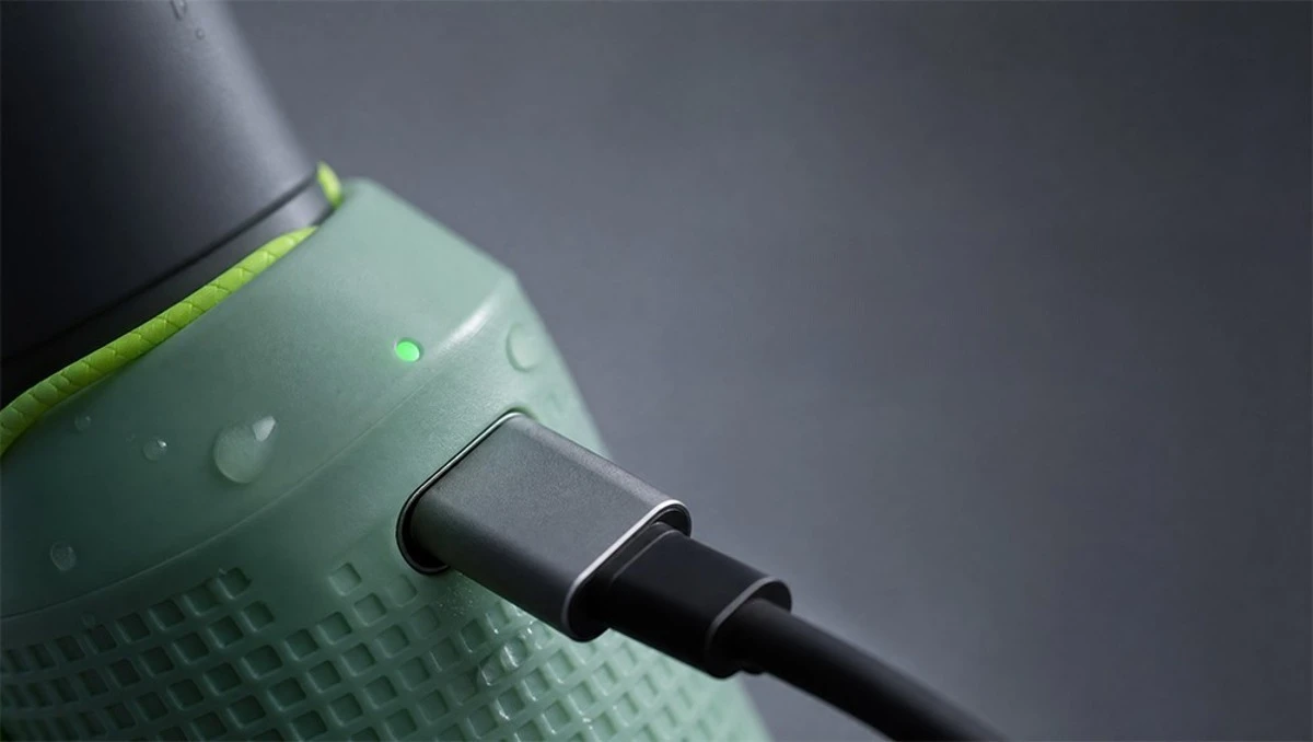 The Puroway can be charged over USB-C using a power bank