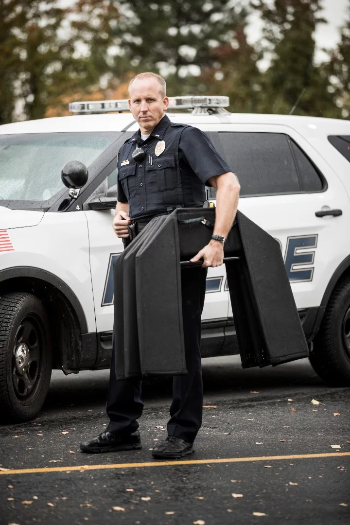 Weighing only 55 lb (25 kg), the shield can be easily deployable by a single person