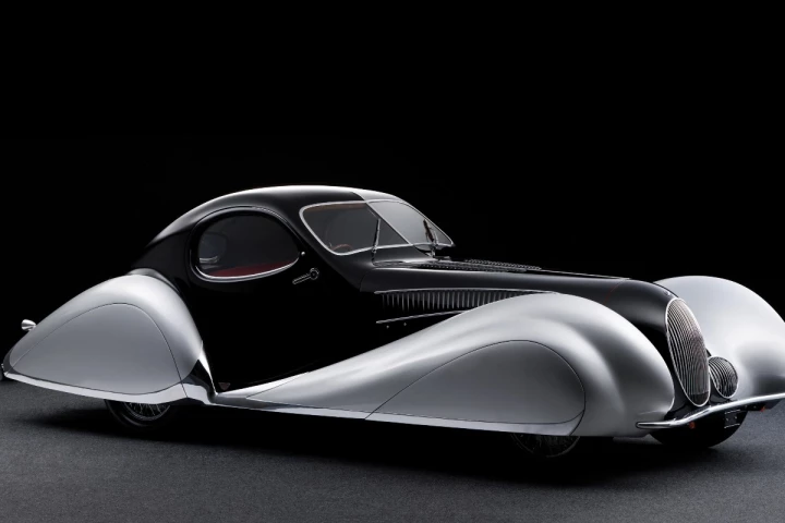 One of 14 extant 'Goutte d'Eau' Talbot-Lagos built by Paris-based Italian automotive couturier Giuseppe Figoni, this 1937 Talbot-Lago T150-C SS will be auctioned on May 27, 2017 at Villa Erba in Italy by RM-Sotheby's.