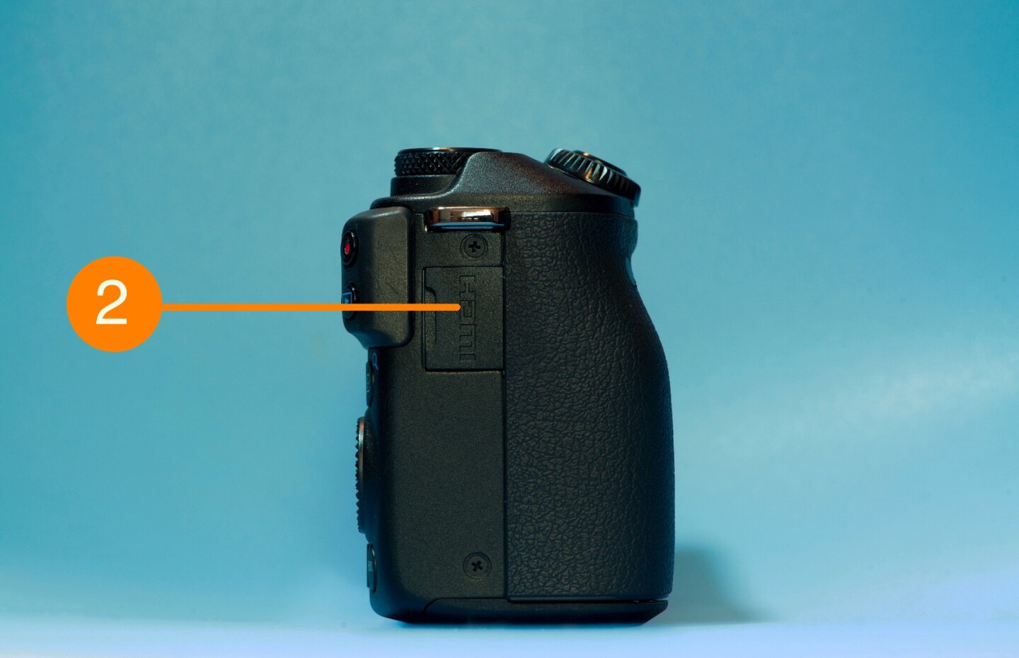 What does what on the side of a mirrorless camera