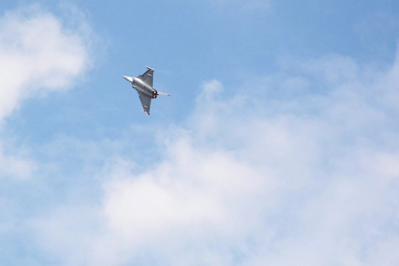 The Dassault Rafale has a wingspan of 10.9 m, is 15.3 m long and 5.30 m high, and is capable of Mach 1.8