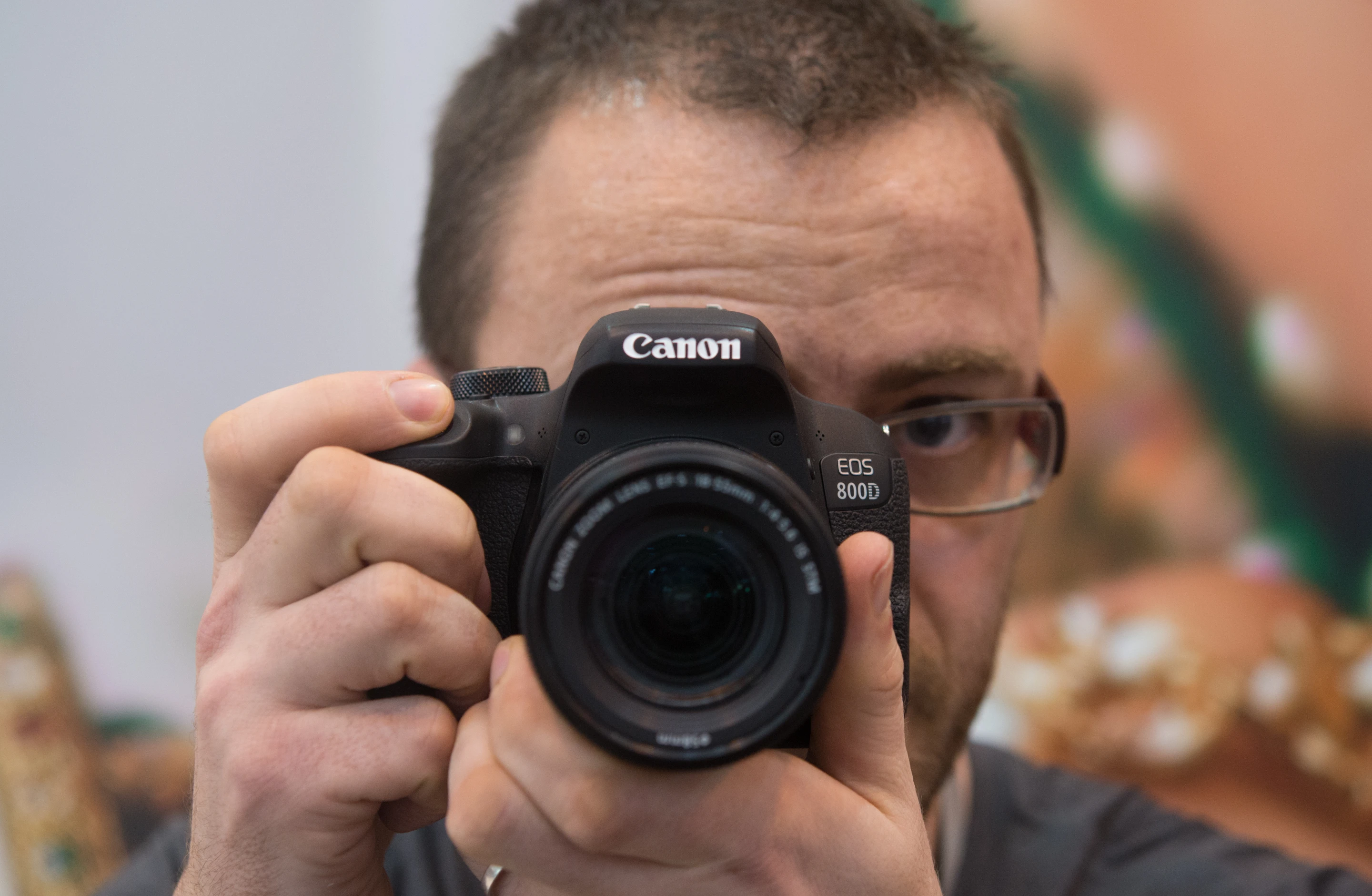 New Atlas goes hands-on with the Canon 800D and 77D DSLRs