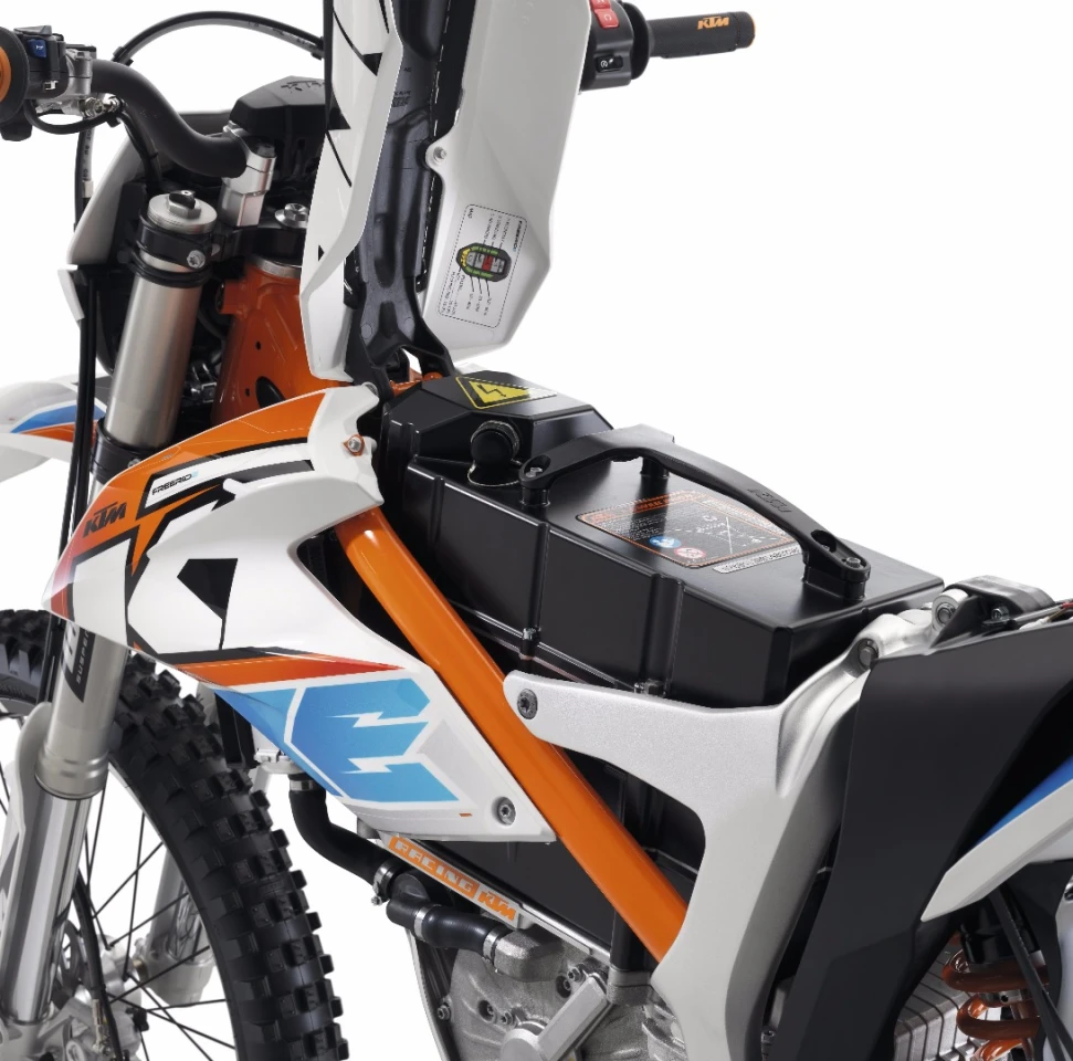 Lift the seat module to connect the battery pack to the charger