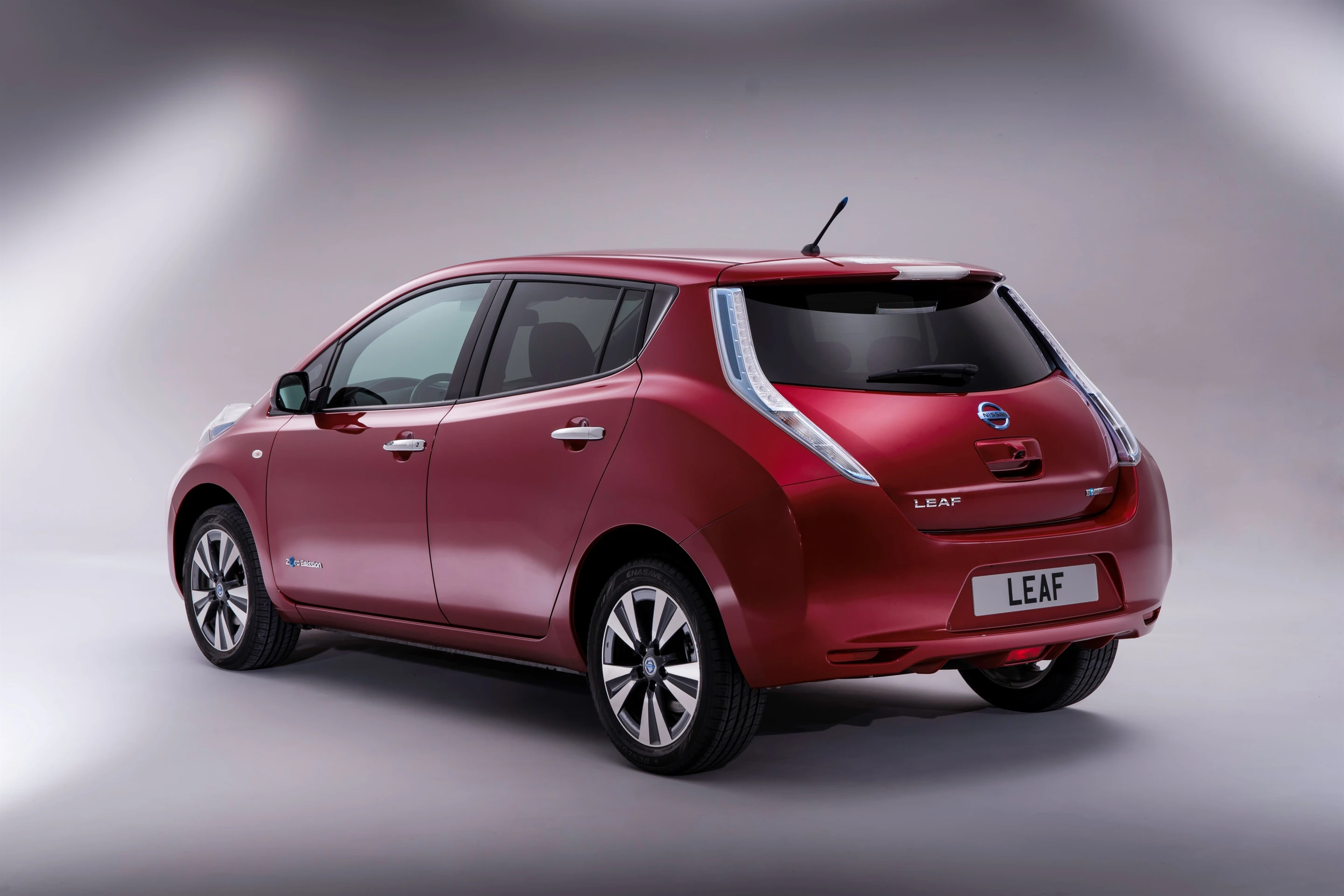 LEAF’s new Carwings System provides feedback to Nissan and gives owners the ability to remotely control heating and charging