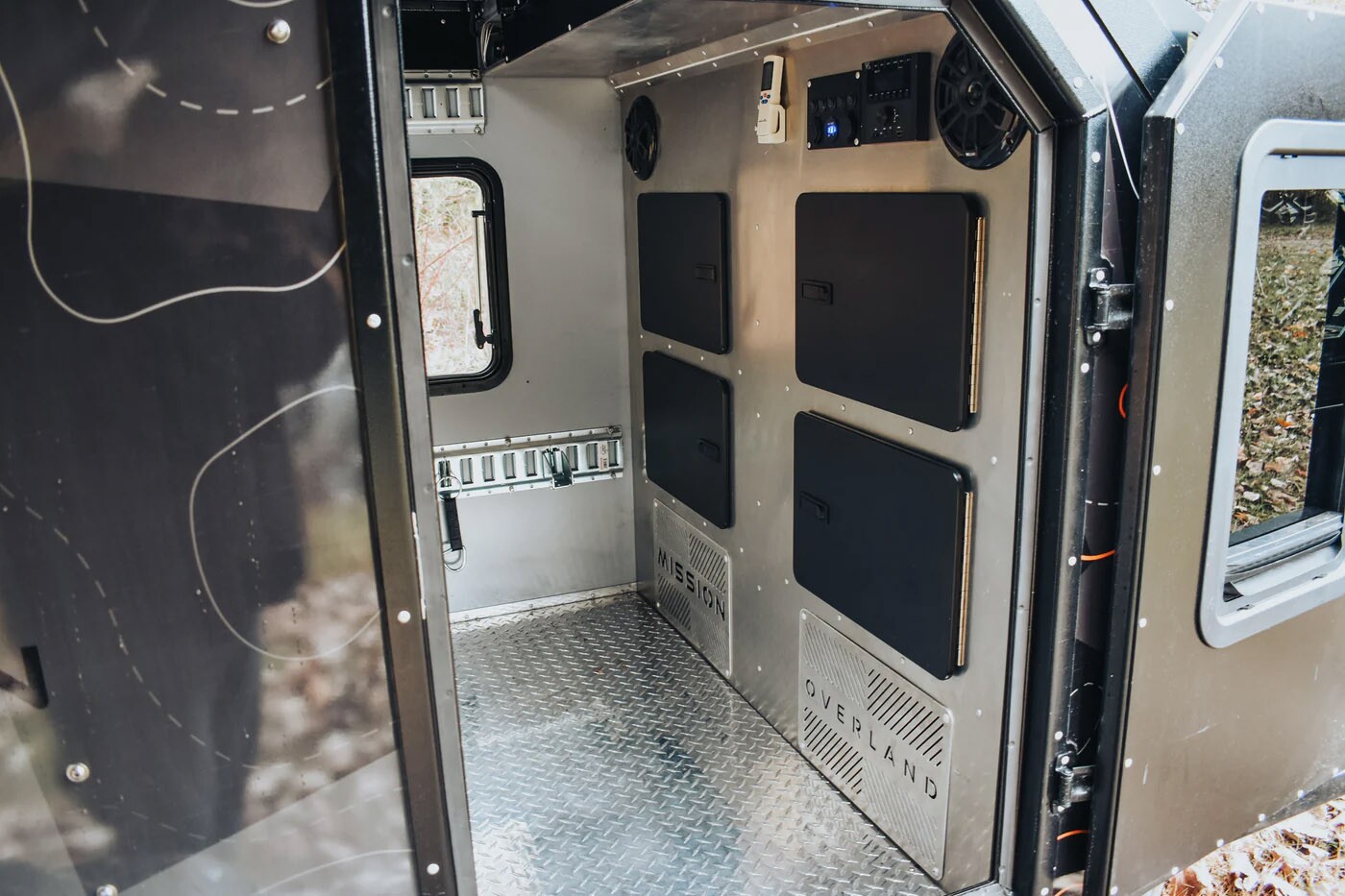 The side door allows for easy access to the trailer's interior when it's already loaded up