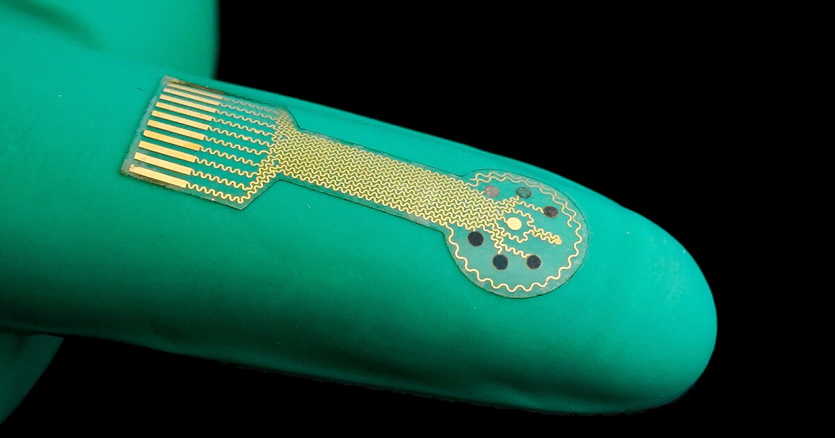 “Smart” bandage could one day monitor and medicate chronic wounds “Smart” bandage could one day monitor and medicate chronic wounds