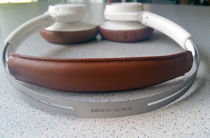 Although different, the Plantronics BackBeat Sense succeeds in comfort by separating the padded portion from the metal band