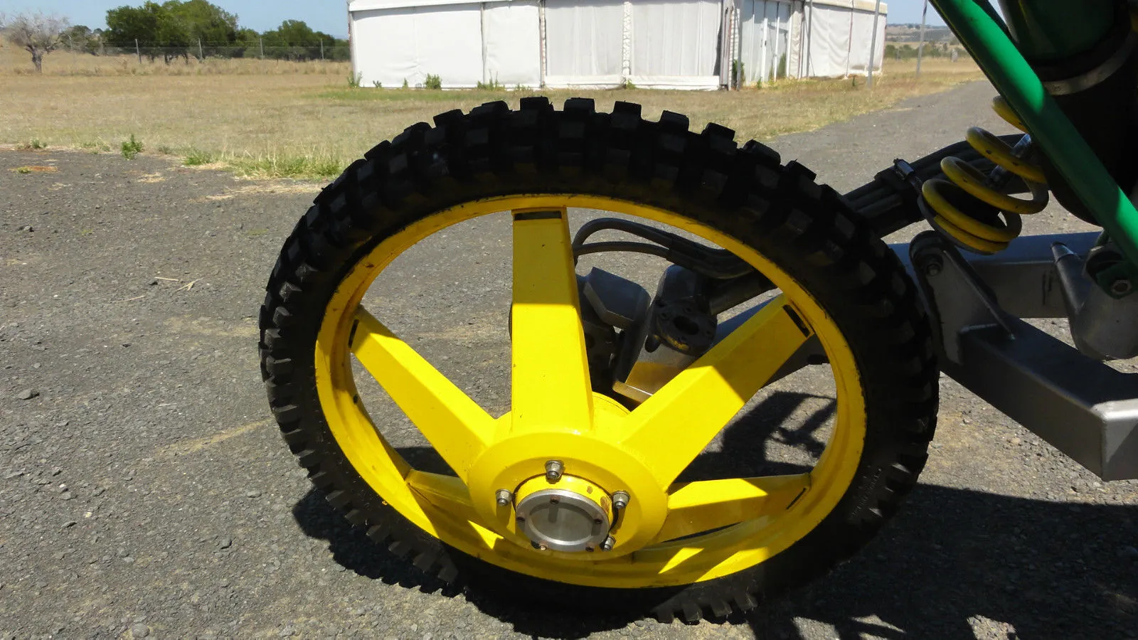 Dryvtech 2x2x2 - custom wheels each house a hydraulic motor
