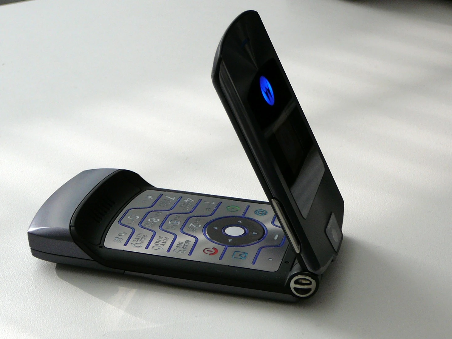 The V3i variant of the Motorola Razr had iTunes built in years before the iPhone was released