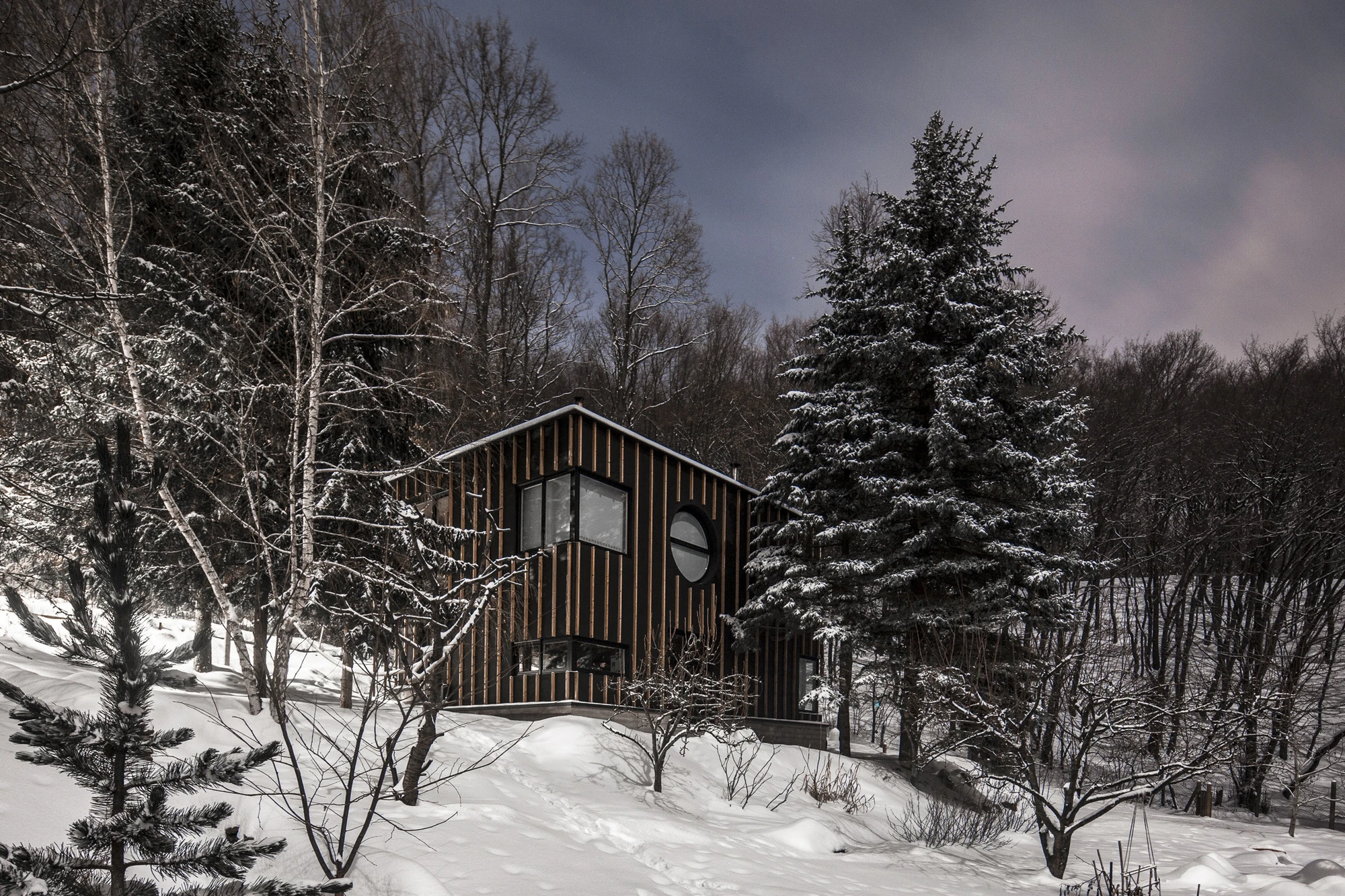 Black Magic House is constructed from inexpensive building materials (Photo: Zsolt Batár)