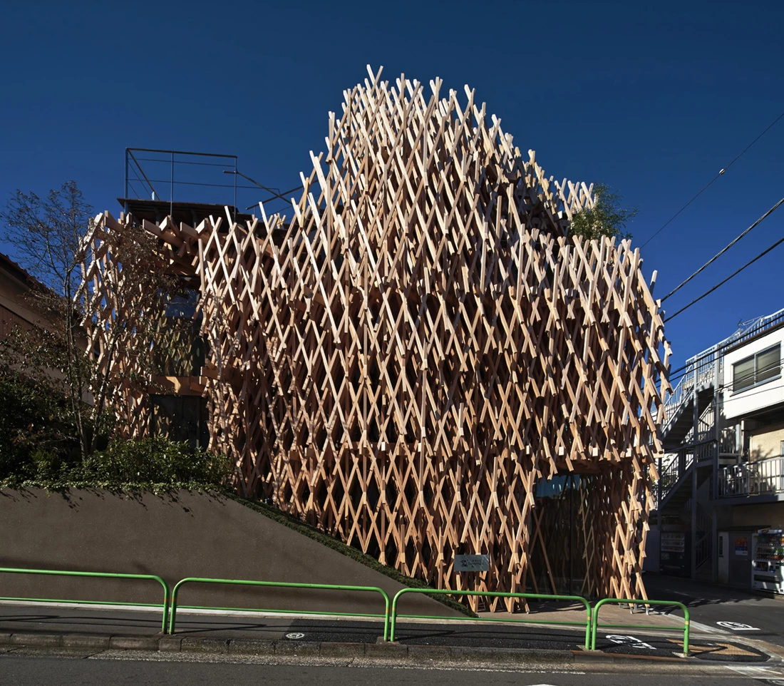 The Sunny Hills cake shop in Omotesando, Tokyo, by Kengo Kuma & Associates, features traditional joint system in Japan called "Jigoku Gumi"