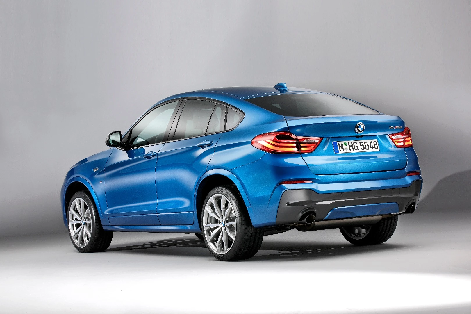 Despite weighing almost 2000 kg, the M40i is faster than most hot hatches