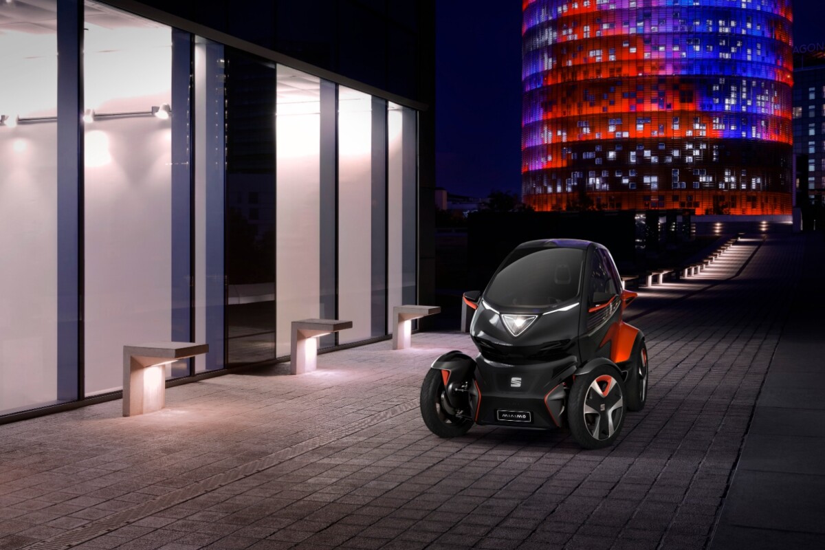 The Minimó features a motorcycle-like single headlight