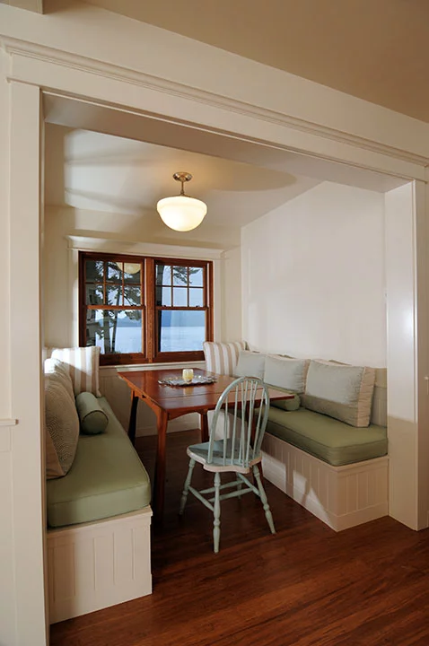 The series comes with optional traditional detailing such as wainscoting, pearl ins, and moldings