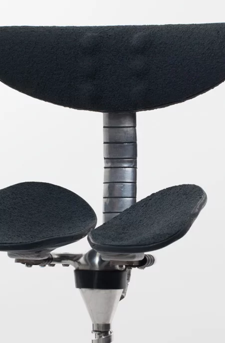 According to the press release announcing its unveiling, the chair allows its user to maintain the natural curvature of the spine in both forwards and sideways directions