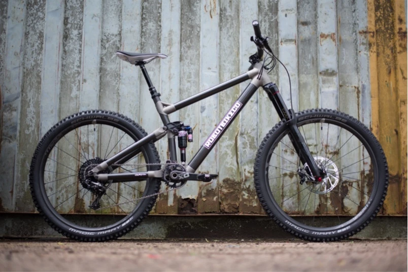 A complete R160 bike should reportedly weigh in the neighborhood of 29 lb (13 kg), depending on how it's equipped