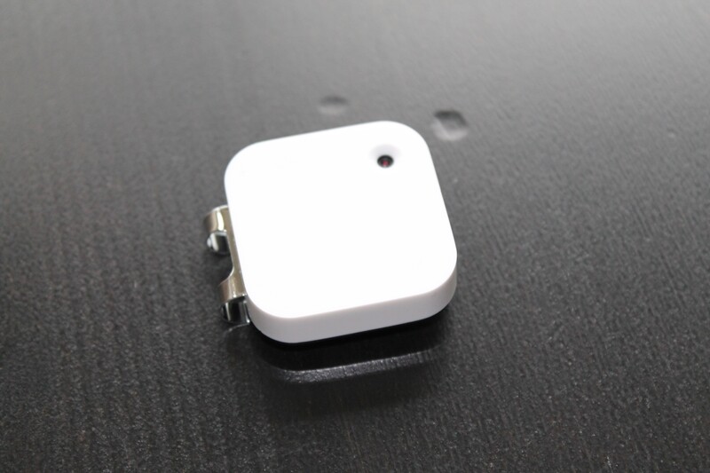 To switch the device off, it must be place lens down on a surface