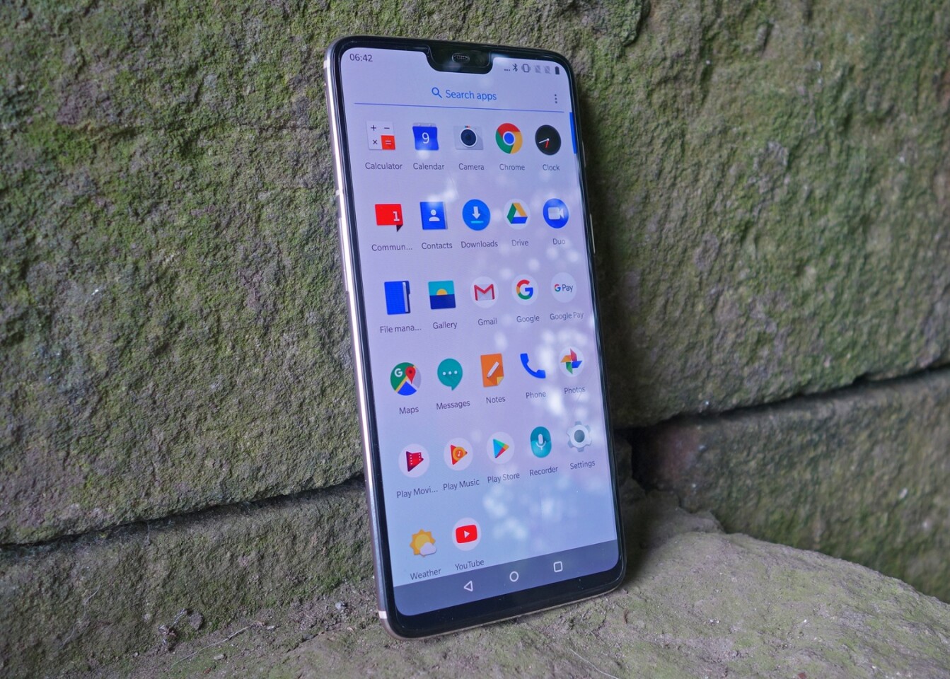 The OnePlus 6 runs OxygenOS