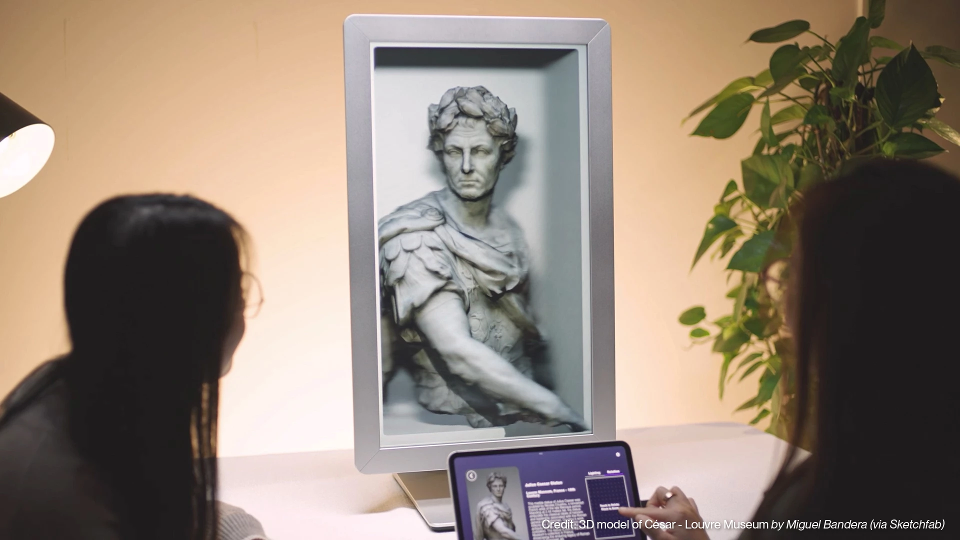 The Looking Glass 27 can be powered by an iPad, which also serves as a user interface while taking care of computational needs