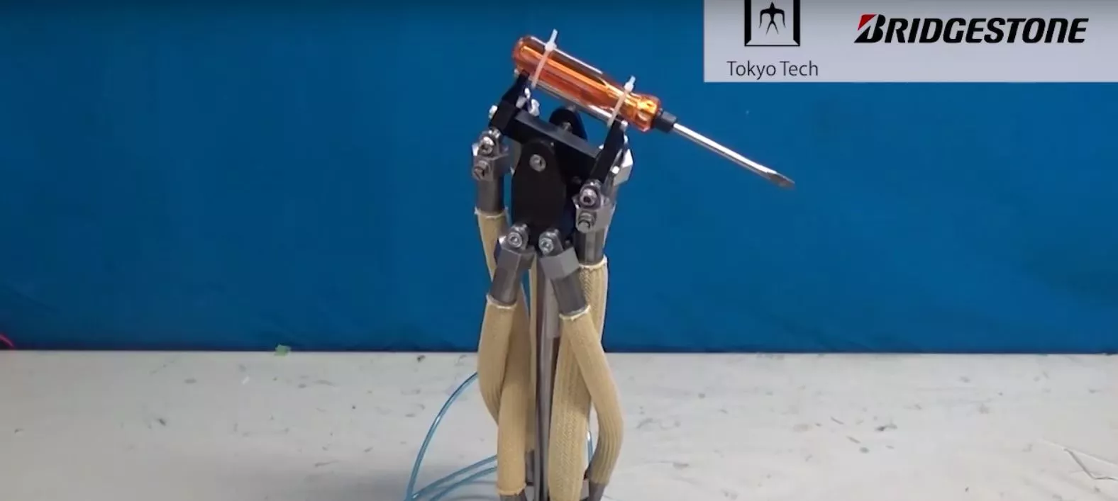 The hydraulic muscle used to create a wrist to manipulate a screwdriver