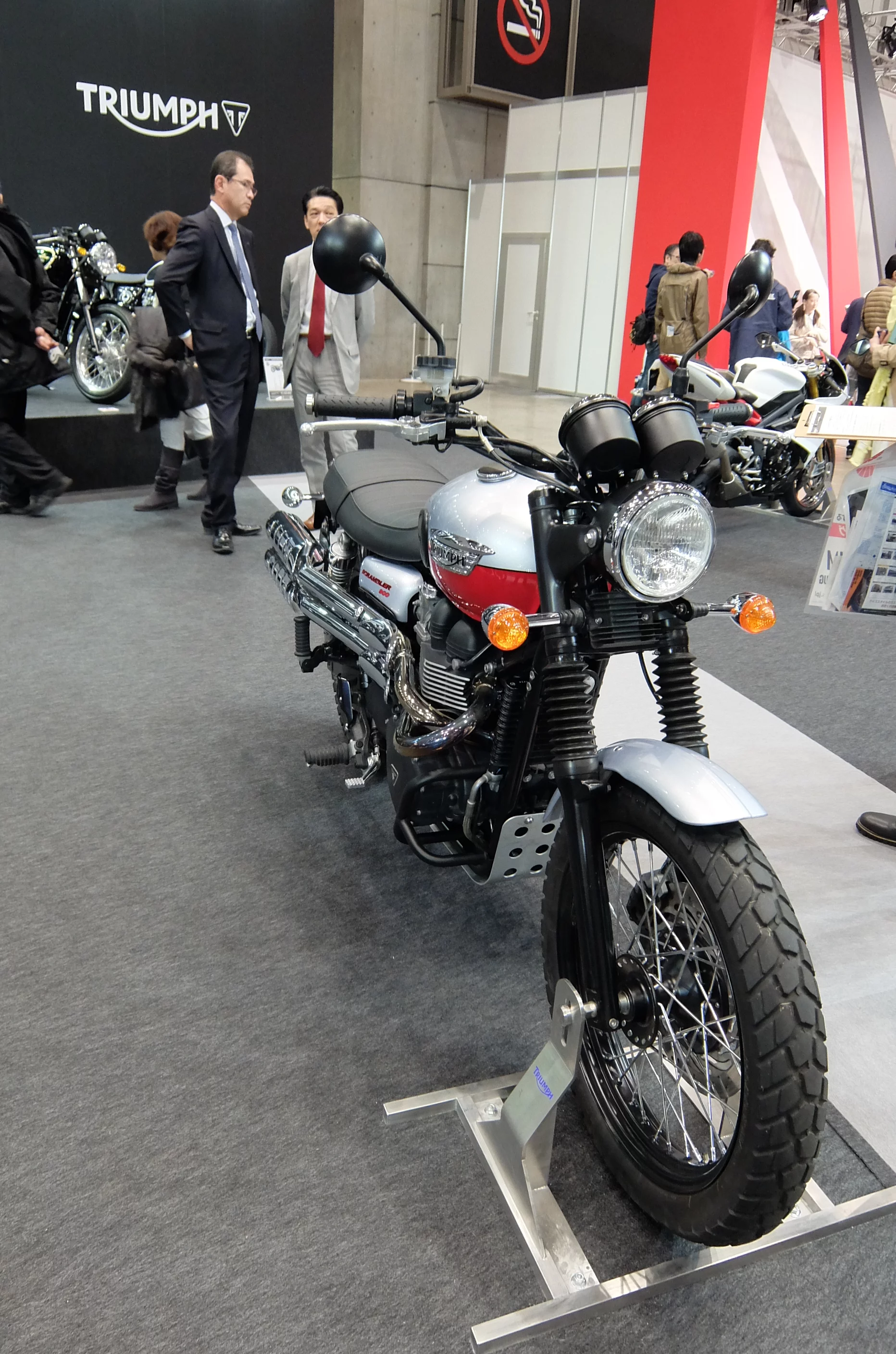 Triumph Scrambler 800 (Photo: Stephen Clemenger/Gizmag.com)