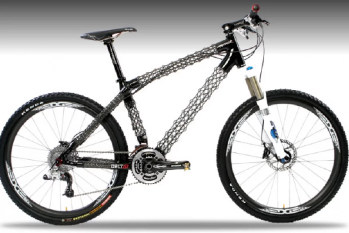 The Delta 7 Arantix mountain bike, featuring carbon fiber/Kevlar IsoTruss tubes