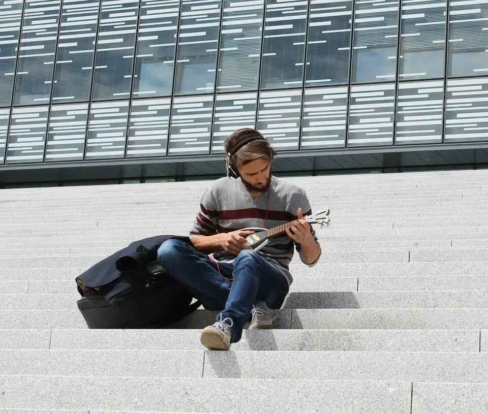 The Astro E has an internal amplifier to drive plugged in headphones