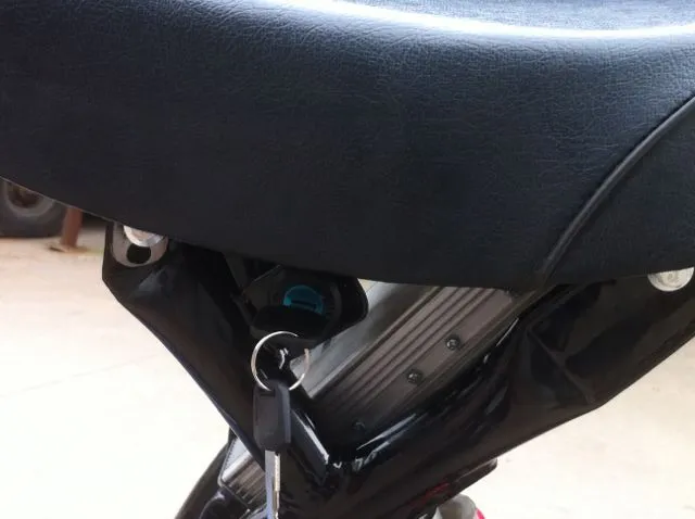 Sporting hydraulic disc brakes at the front and the rear, the bike is key-operated and communicates via Bluetooth with a smartphone application