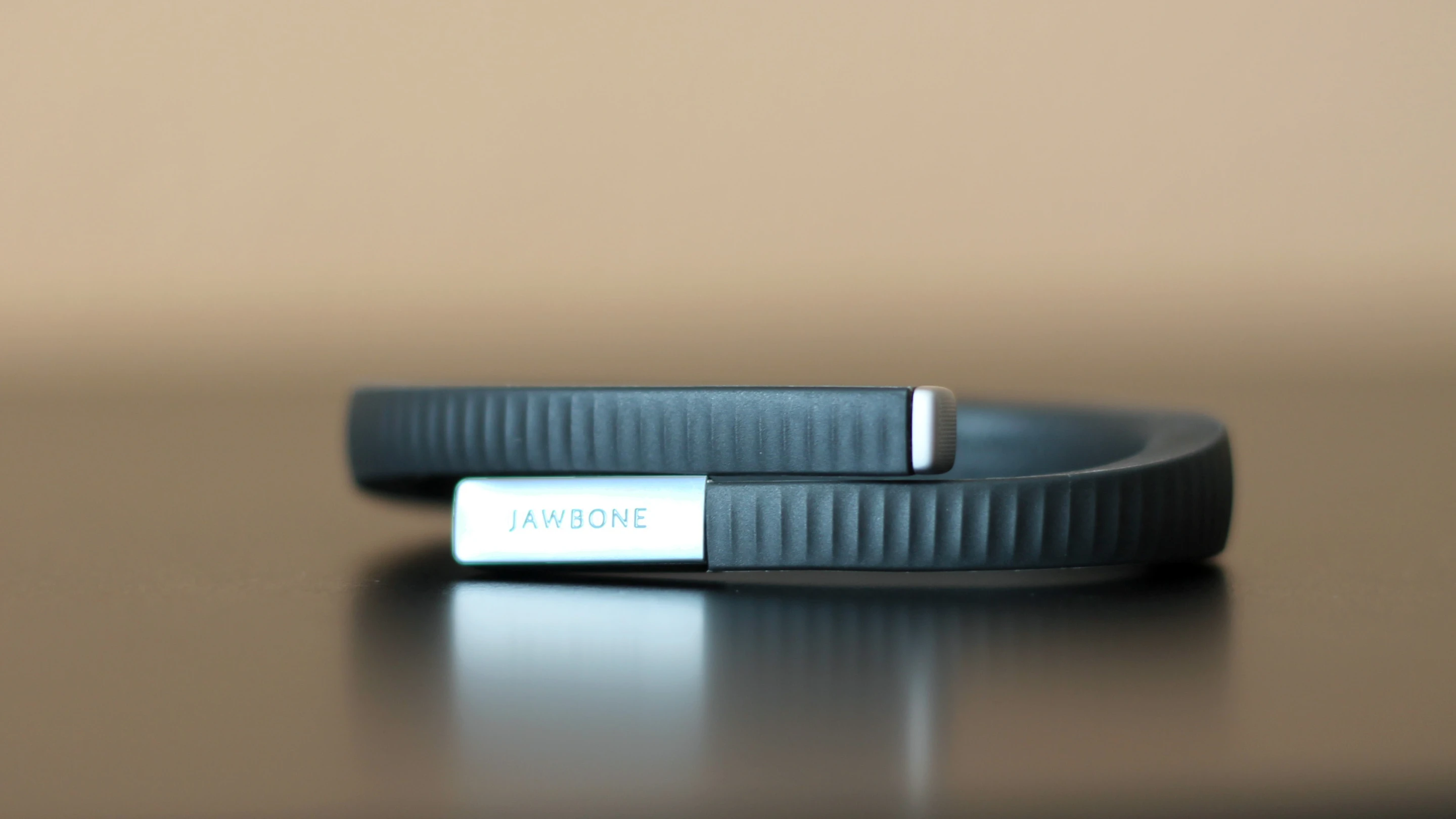 Gizmag reviews the Jawbone Up24, the wireless update to the popular Up fitness band
