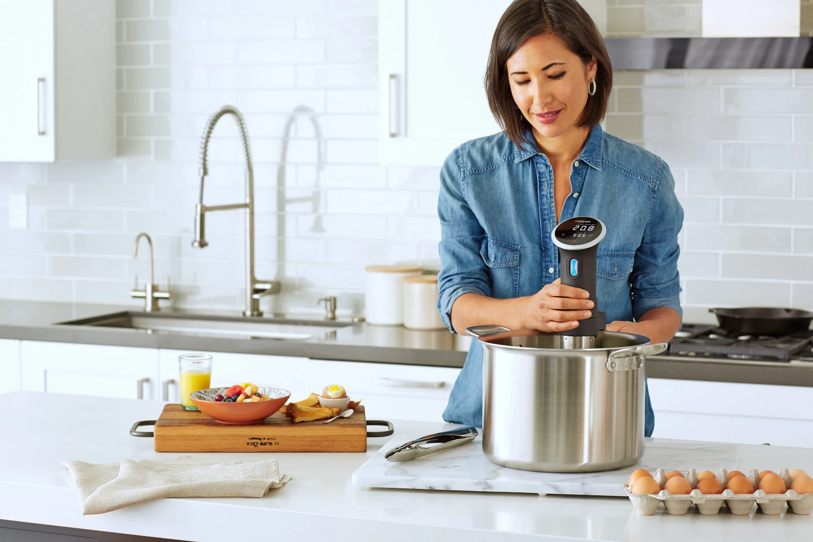 The latest sous vide precision cooker offers easy set up