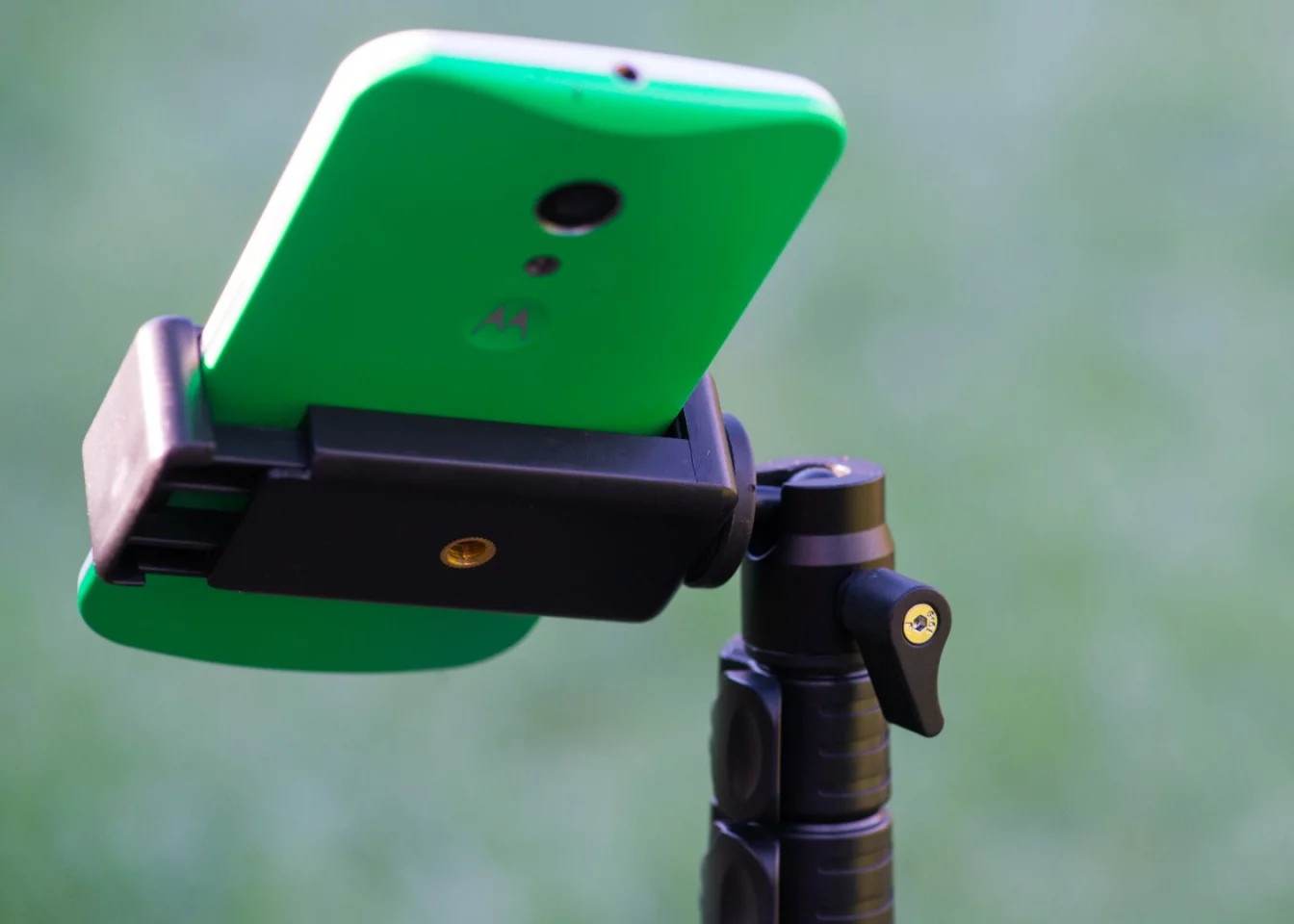 The MonoShot allows smartphone cameras users to position and angle their devices when shooting