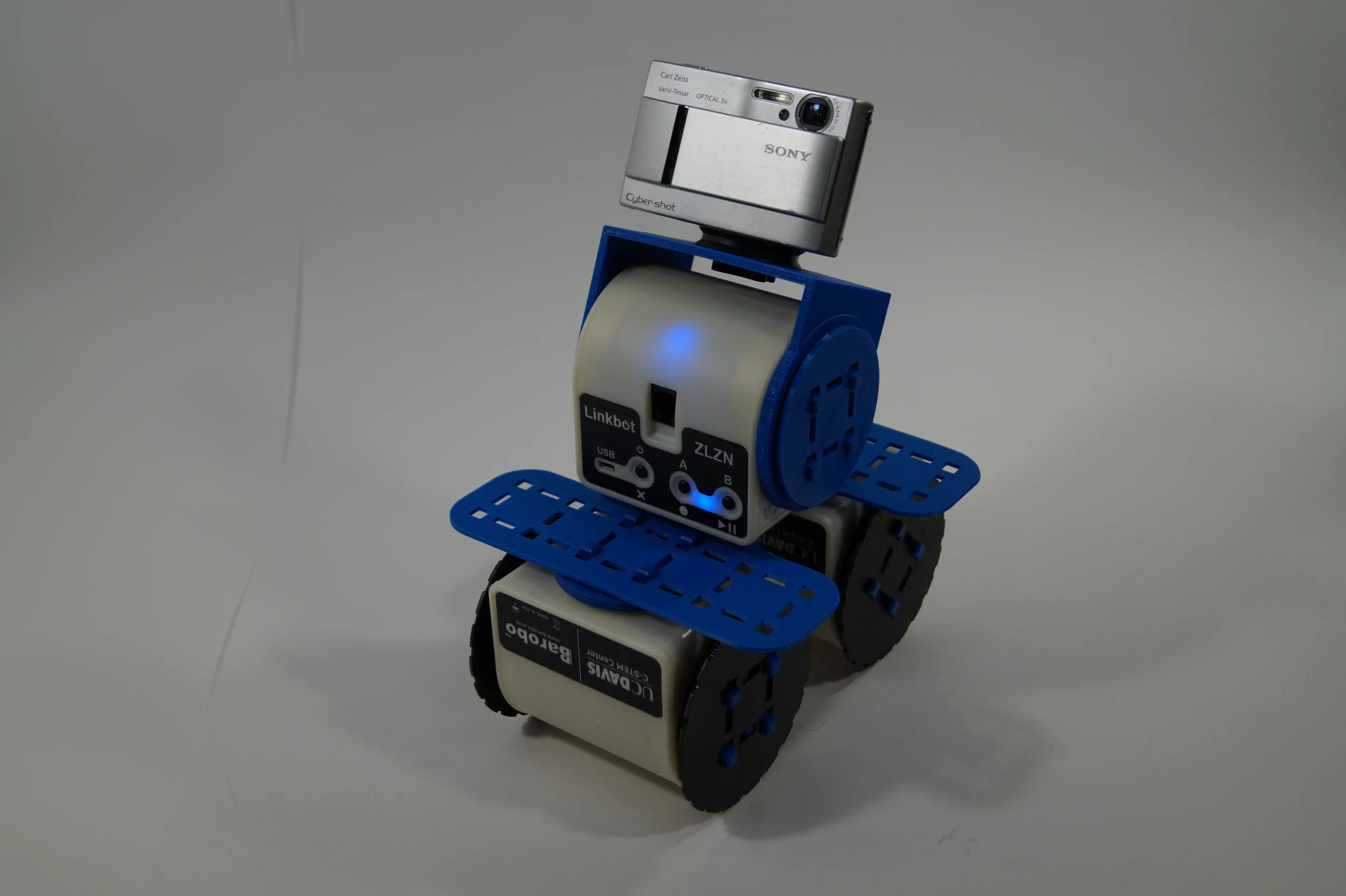 Users can snap connect modules together to build a bigger, badder, meaner Linkbot monster, or attach components like legs, joints, grippers, and even camera mounts