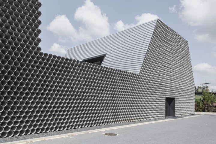 The Gambit Office, by KWK Promes, took 11 years to realize and provides an eye-catching office for a pipe distribution company