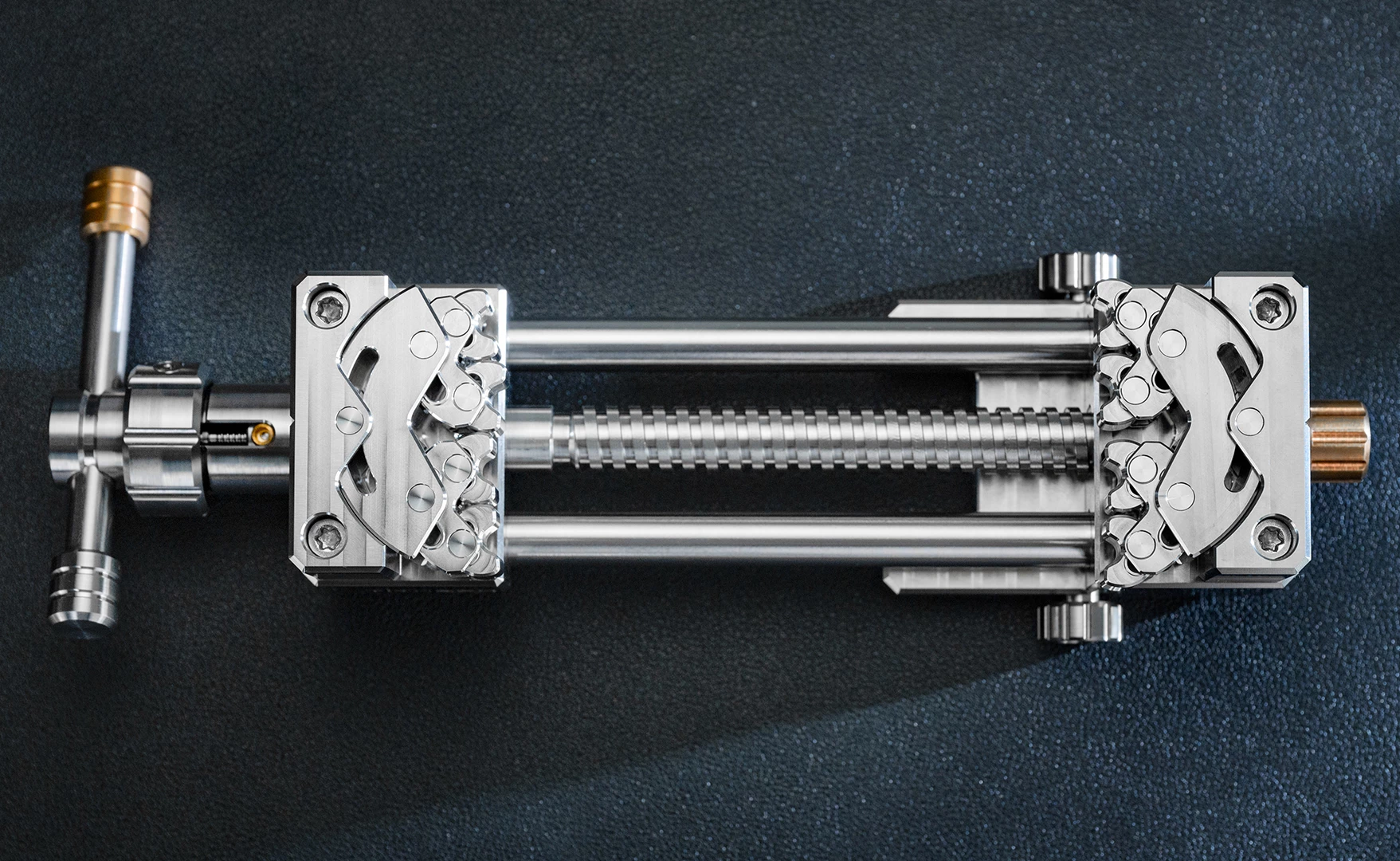 The vise opens to a maximum width of 100 mm (3.9 in)