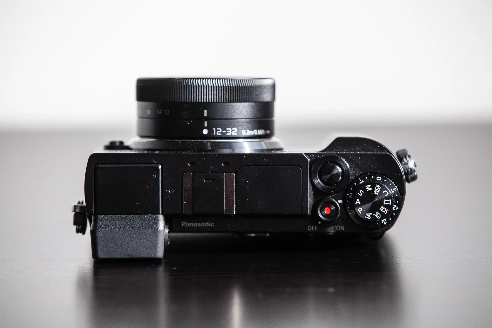 Panasonic GX9: simple and tidy control system is easy to use